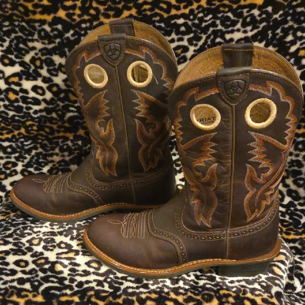 Ariat Dark Brown Embroidered Heeled Boots - Picture 2 of 6